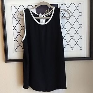 Pleione black and white trim tank